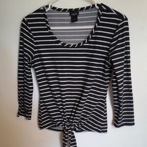 Rue21 Black & White Striped Tie-Front Scoop Neck Long Sleeve Top